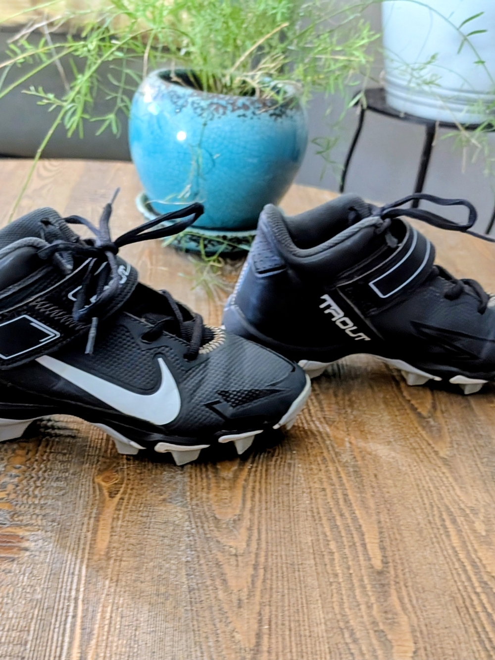 Nike Kids Black and White Soccer Cleats